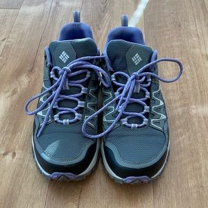 Columbia women’s way finder out dry hiking shoe 9